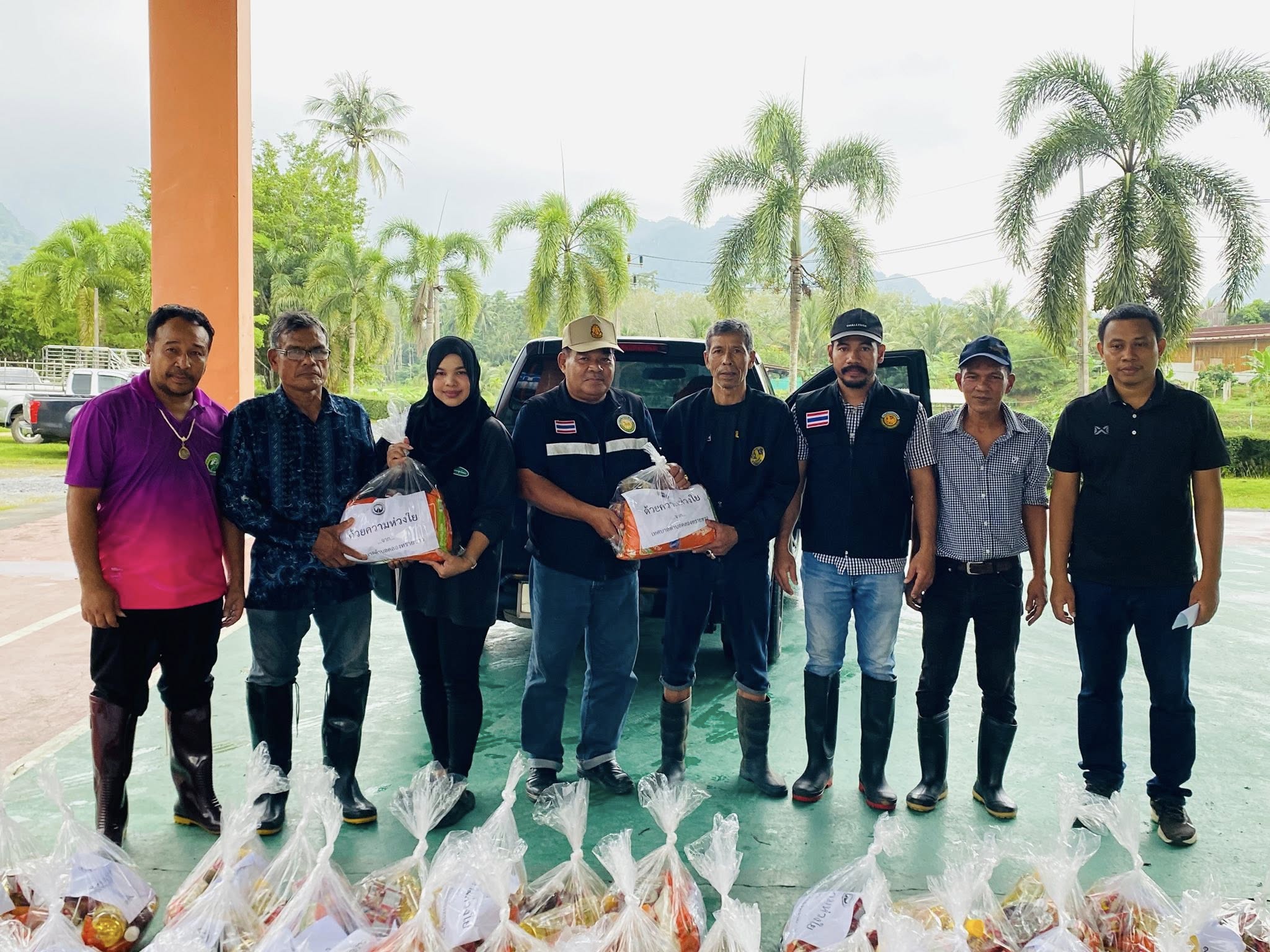 เทศบาลตำบลคลองทรายขาว  จัดเตรียมถุงยังชีพ เพื่อบรรเทาช่วยเหลือพี่น้องในพื้นที่ตำบลคลองทรายขาว