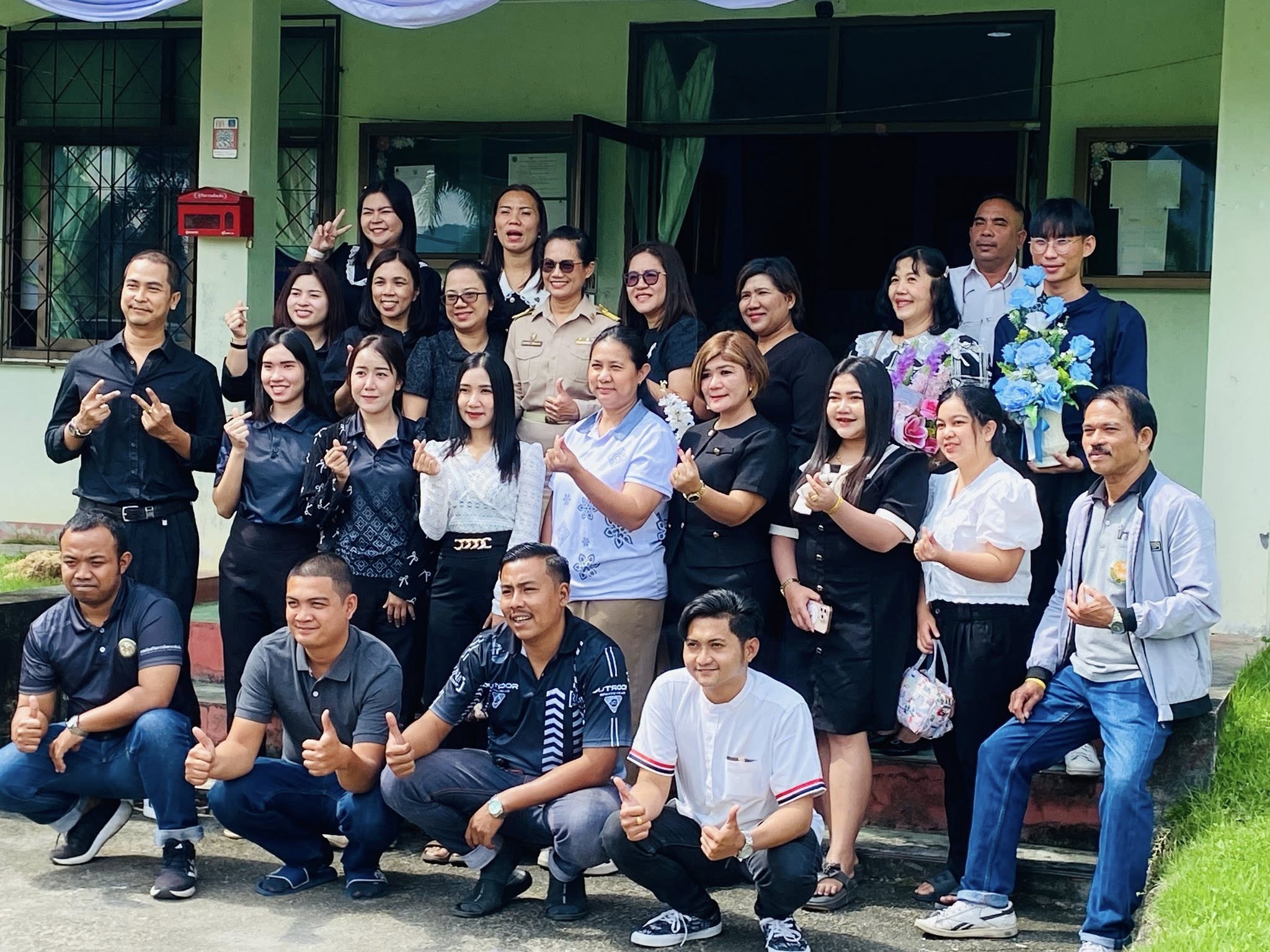 นายนฤมิต  เส็นบัตร  นายกเทศมนตรีตำบลคลองทรายขาว  พร้อมด้วย  คณะผู้บริหาร  หัวหน้าส่วนราชการ  พนักงานเทศบาล  ร่วมต้อนรับข้าราชการโอนย้าย