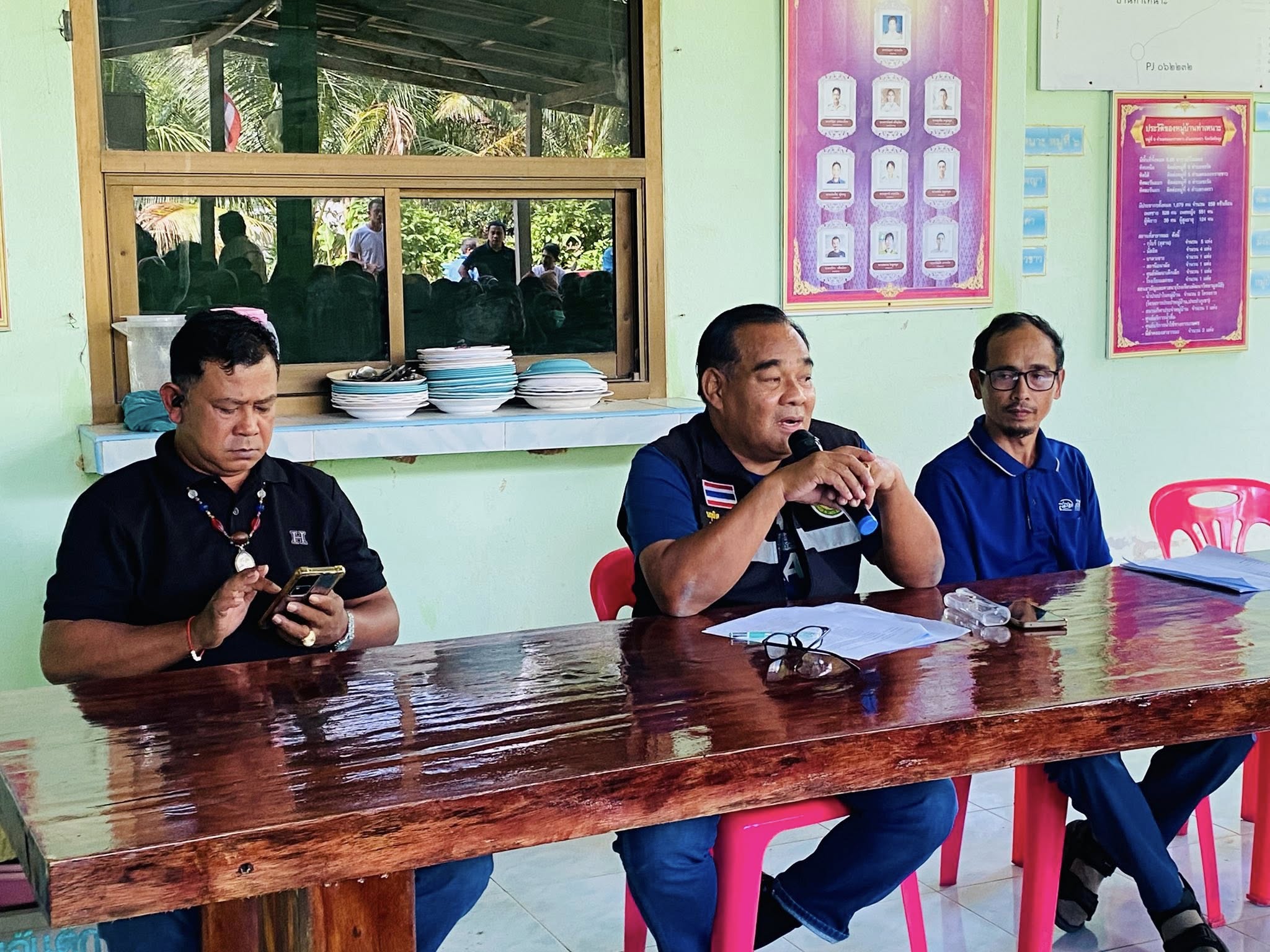#บรรยากาศการจัดทำประชาคมก่อนรับเงินเยียวยาน้ำท่วม หมู่ที่ 6 บ้านท่าเหนาะ หมู่ที่ 5 บ้านทอนตรน และหมู่ที่ 2 บ้านคลองหรั่ง
#สำหรับผู้ที่ลงทะเบียนผู้ประสบอุทกภัยฯ ในเขตเทศบาลตำบลคลองทรายขาว