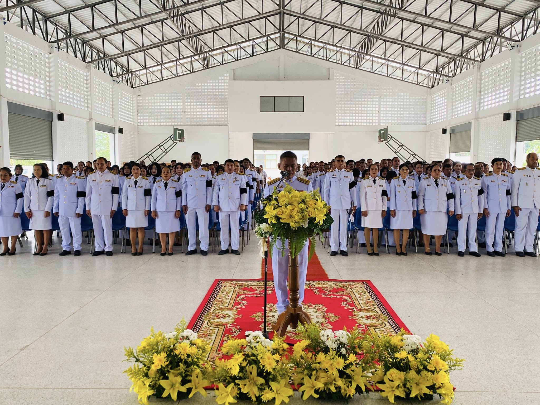 ร่วมทำบุญตักบาตรถวายพระราชกุศล  ณ วัดกงหราใหม่ หมู่ที่ 6 ตำบลกงหรา