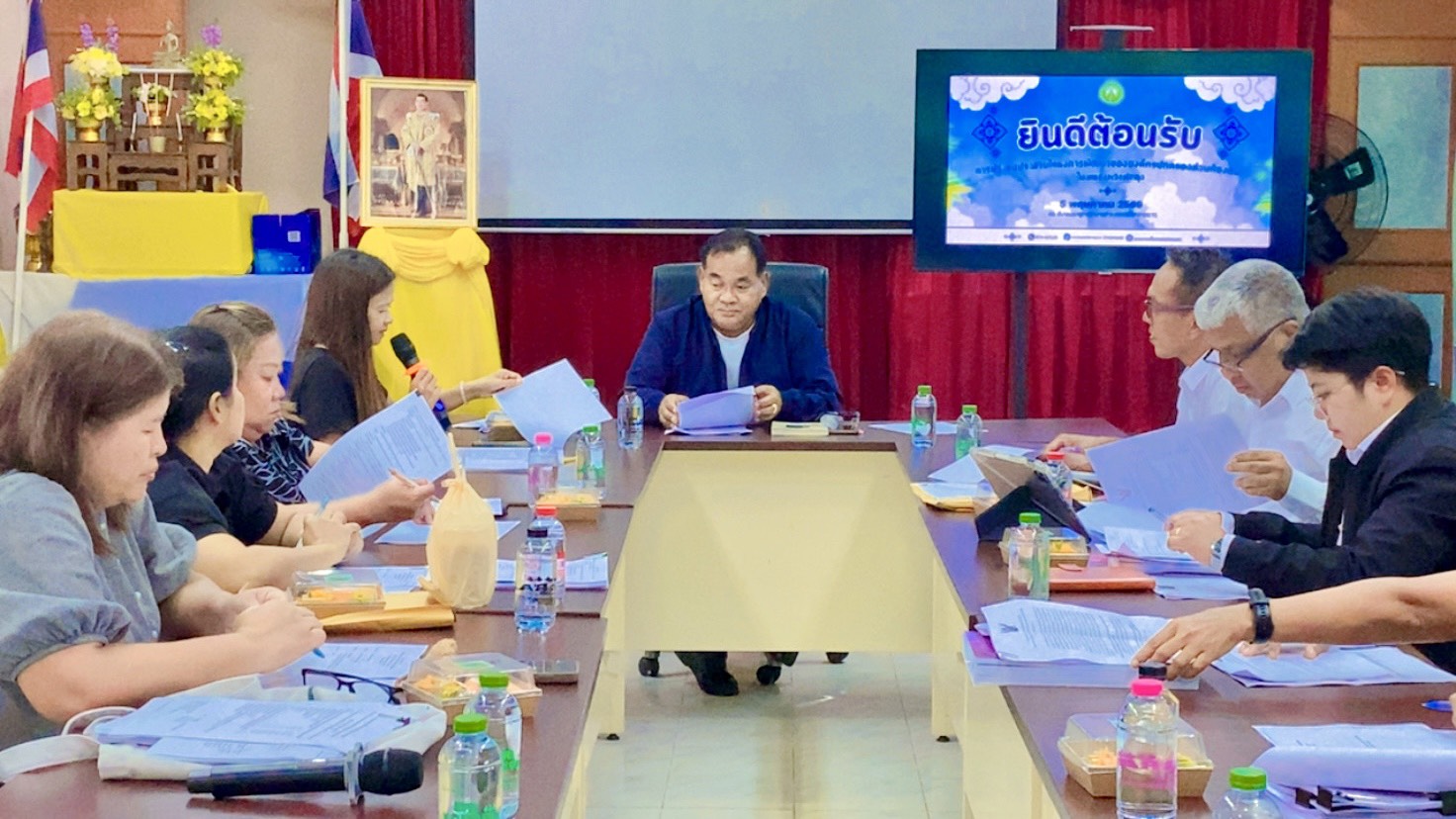 "ประชุมการจัดทำและประสานแผนพัฒนาท้องถิ่นระดับอำเภอ ประจำปี 2570"
            วันนี้  (5 พฤษภาคม 2569)  เวลา  13.30  น.  นายนฤมิต  เส็นบัตร  นายกเทศมนตรีตำบลคลองทรายขาว  เป็นประธานเปิดการประชุมการจัดทำและประสานแผนพัฒนาท้องถิ่นระดับอำเภอ ประจำปี 2570  โดยมีคณะกรรมประสานแผนพัฒนาท้องถิ่นระดับอำเภอ  คณะผู้แทนจากองค์การบริหารส่วนจังหวัดพัทลุง และตัวแทนผู้อำนวยการกองยุทธศาสตร์และงบประมาณ  วัตถุประสงค์ในการประชุมในครั้งนี้  เพื่อพิจารณากลั่นกรองโครงการที่เกินศักยภาพขององค์กรปกครองส่วนท้องถิ่นในเขตอำเภอกงหรา เพื่อนำเสนอต่อองค์การบริหารส่วนจังหวัดพัทลุง  ณ  ห้องประชุมเทศบาลตำบลคลองทรายขาว
