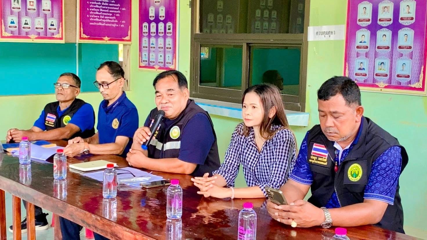 "ประชุมประชาคมท้องถิ่น  เพื่อทบทวนและเพิ่มเติมแผนพัฒนาท้องถิ่น (พ.ศ.2566-2570) และจัดทำแผนพัฒนาท้องถิ่น  ฉบับที่ 3 (พ.ศ.2571-2575)" หมู่ที่ 6  บ้านท่าเหนาะ