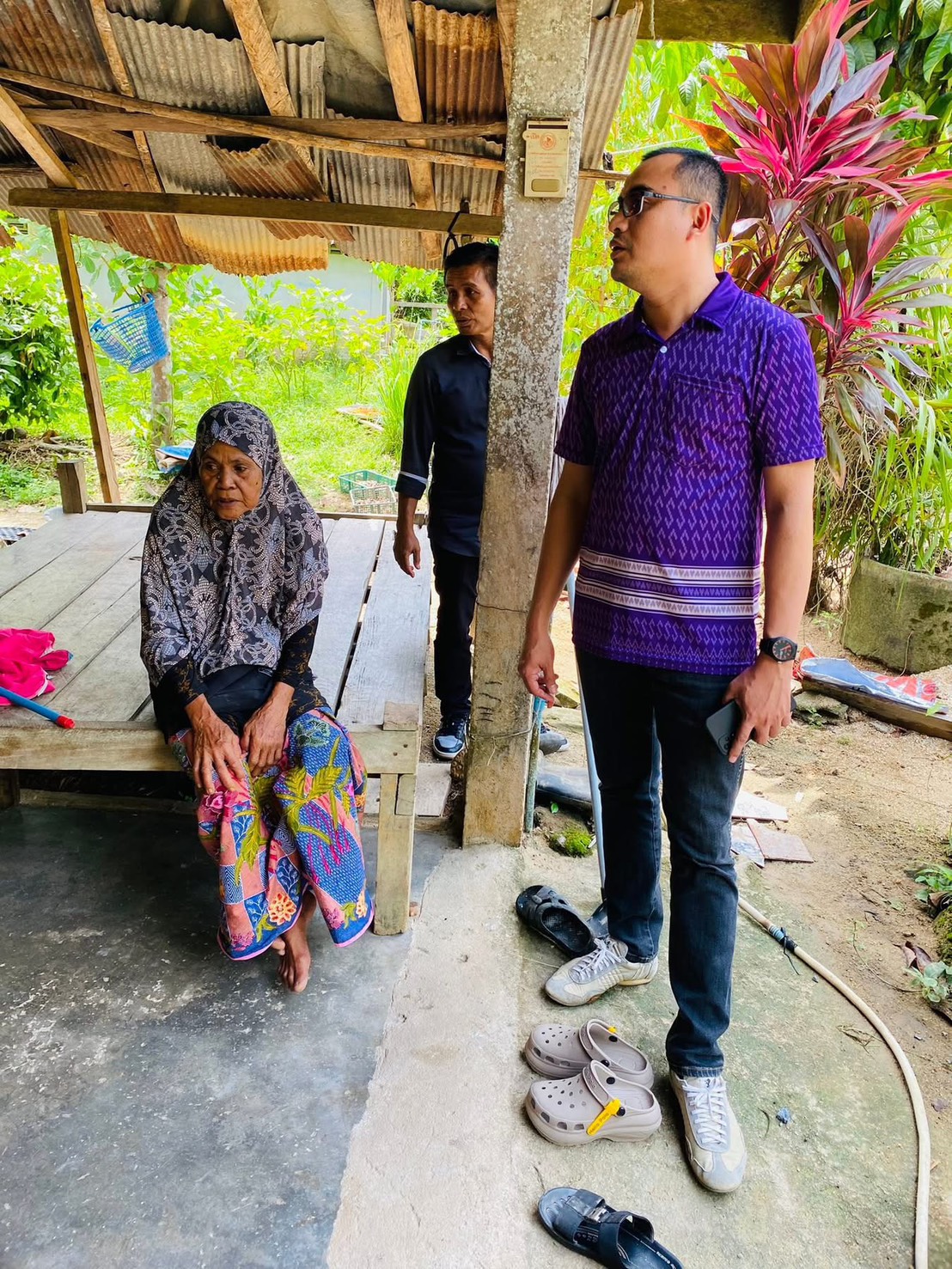 "ลงพื้นที่ดูความคืบหน้าในการปรับปรุงซ่อมแซมบ้านผู้สูงอายุ"