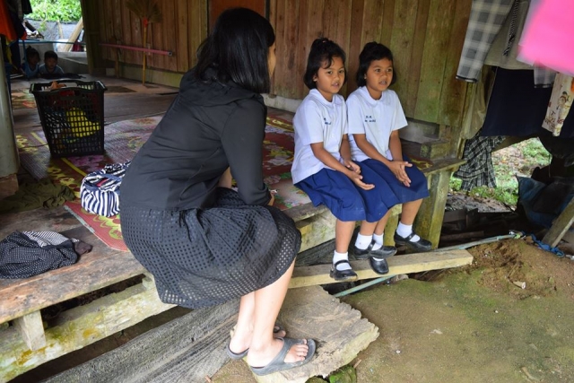 ลงสำรวจครอบครัวที่ประสบความเดือดร้อนในการอุปการะเด็ก ตามโครงการขอรับเงินกองทุนคุ้มครองเด็ก