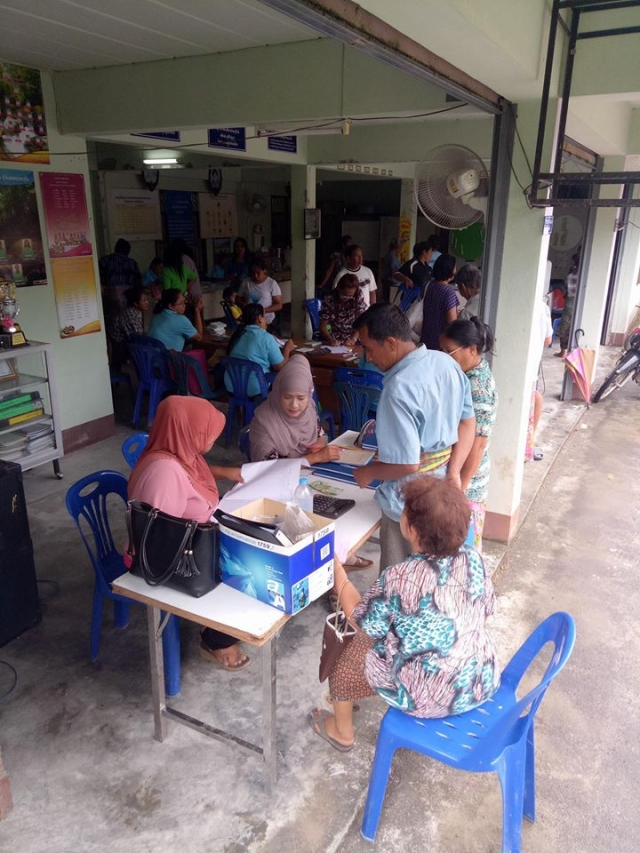 ลงพื้นที่เก็บภาษีบำรุงท้องที่เคลื่อนที่ ประจำปี 2561 ณ หอประชุมหมู่บ้าน หมู่ที่ 2 บ้านคลองหรั่ง