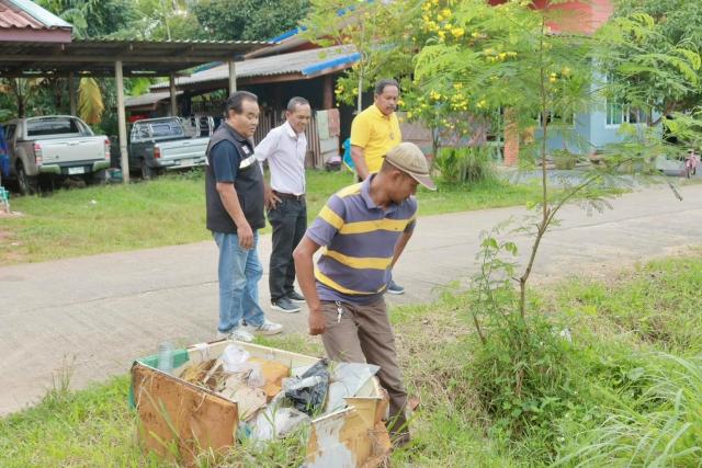 ลงพื้นที่สำรวจทางระบายน้ำที่อุดตัน  หมู่ที่  8  บ้านหน้าวัง
