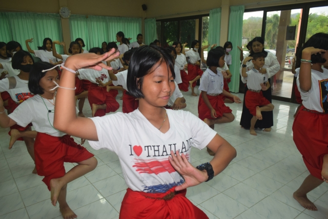 โครงการส่งเสริม อนุรักษ์ประเพณีและวัฒนธรรมท้องถิ่น  (มโนราห์)  วันที่ 1