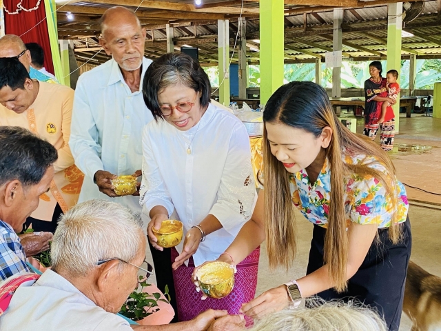 โครงการรดน้ำขอพรผู้สูงอายุ  ประจำปี 2568